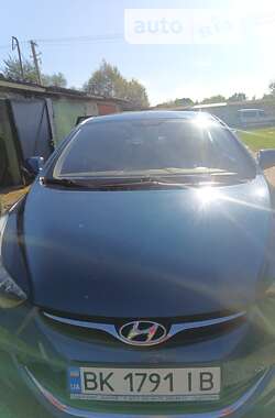 Седан Hyundai Elantra 2013 в Бродах