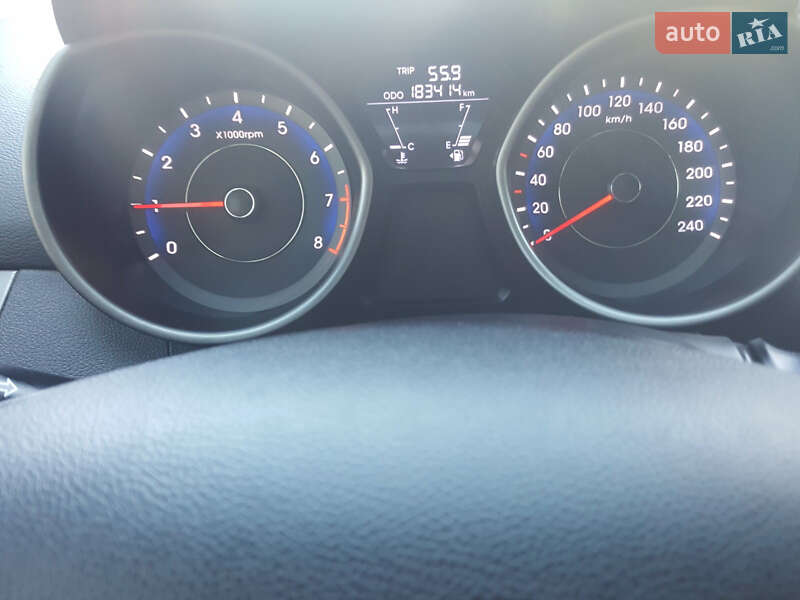 Седан Hyundai Elantra 2013 в Львові