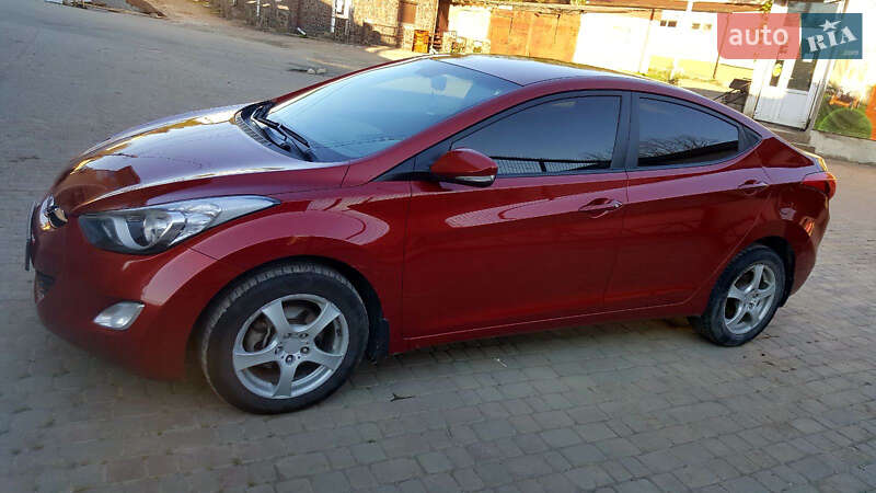 Седан Hyundai Elantra 2013 в Львові