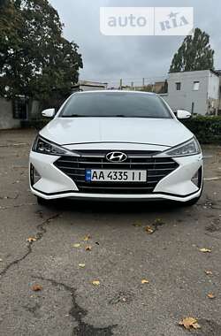 Седан Hyundai Elantra 2019 в Києві