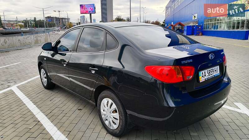 Седан Hyundai Elantra 2008 в Киеве