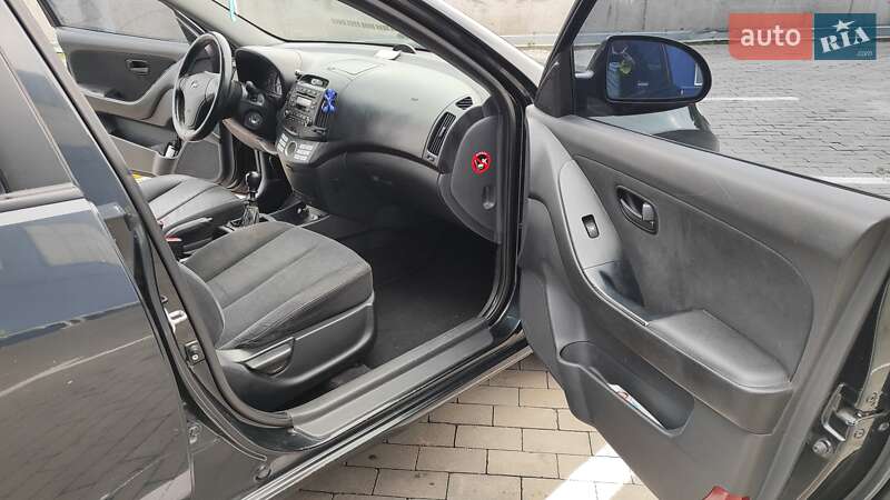 Седан Hyundai Elantra 2008 в Киеве