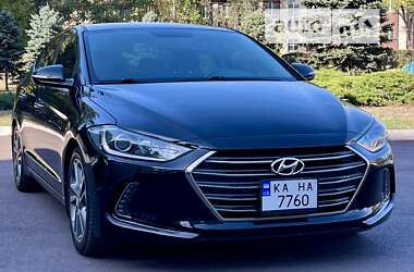 Седан Hyundai Elantra 2016 в Киеве