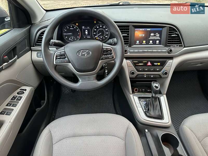 Седан Hyundai Elantra 2017 в Черноморске