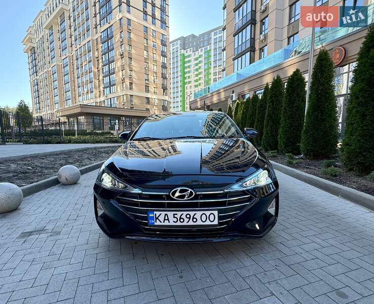 Седан Hyundai Elantra 2018 в Киеве
