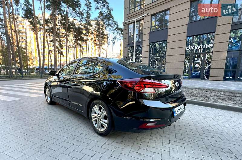 Седан Hyundai Elantra 2018 в Киеве