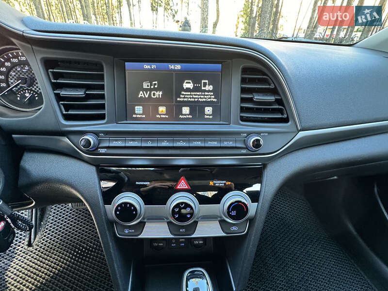 Седан Hyundai Elantra 2018 в Киеве