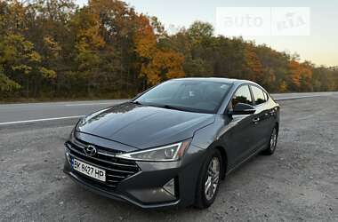 Седан Hyundai Elantra 2019 в Острозі