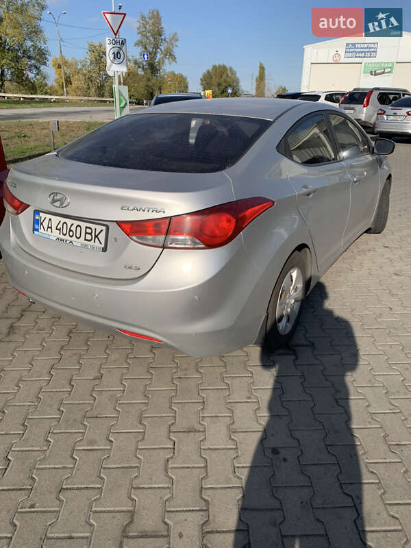 Седан Hyundai Elantra 2011 в Киеве
