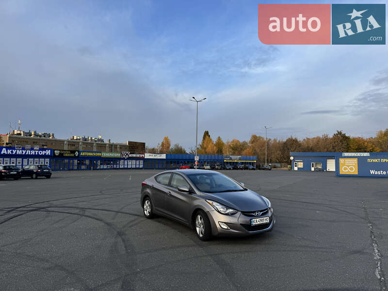 Седан Hyundai Elantra 2013 в Києві