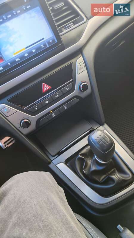 Седан Hyundai Elantra 2018 в Лохвице