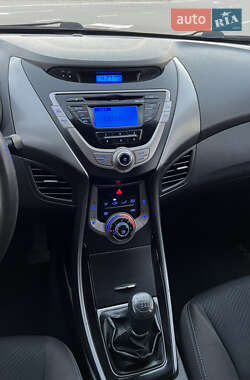 Седан Hyundai Elantra 2013 в Киеве