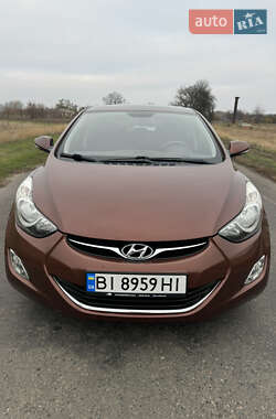 Седан Hyundai Elantra 2013 в Нових Санжарах