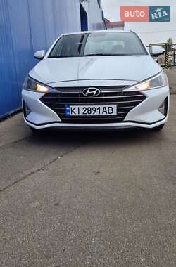 Седан Hyundai Elantra 2019 в Киеве