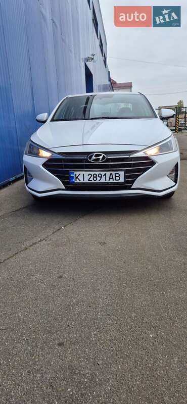 Седан Hyundai Elantra 2019 в Киеве