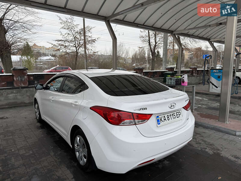 Седан Hyundai Elantra 2012 в Рівному