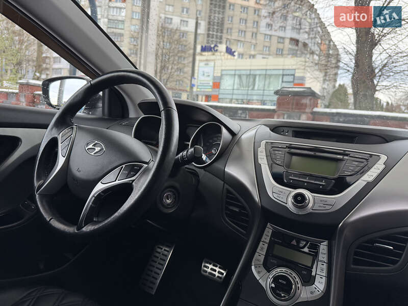 Седан Hyundai Elantra 2012 в Рівному