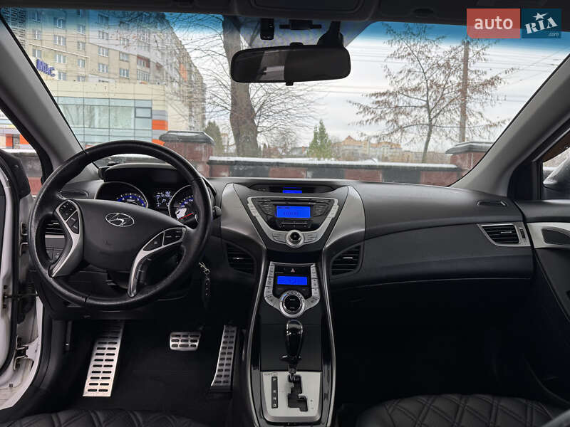 Седан Hyundai Elantra 2012 в Рівному