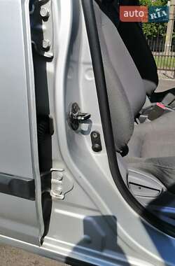 Седан Hyundai Elantra 2004 в Чернигове