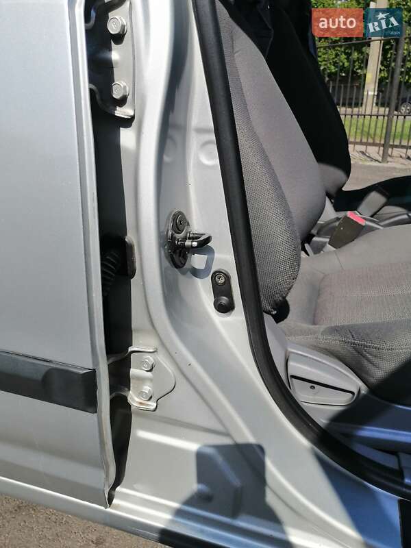 Седан Hyundai Elantra 2004 в Чернигове