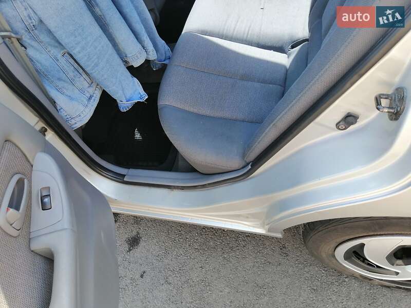 Седан Hyundai Elantra 2004 в Чернигове