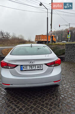 Седан Hyundai Elantra 2014 в Львові