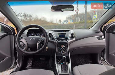 Седан Hyundai Elantra 2014 в Львові