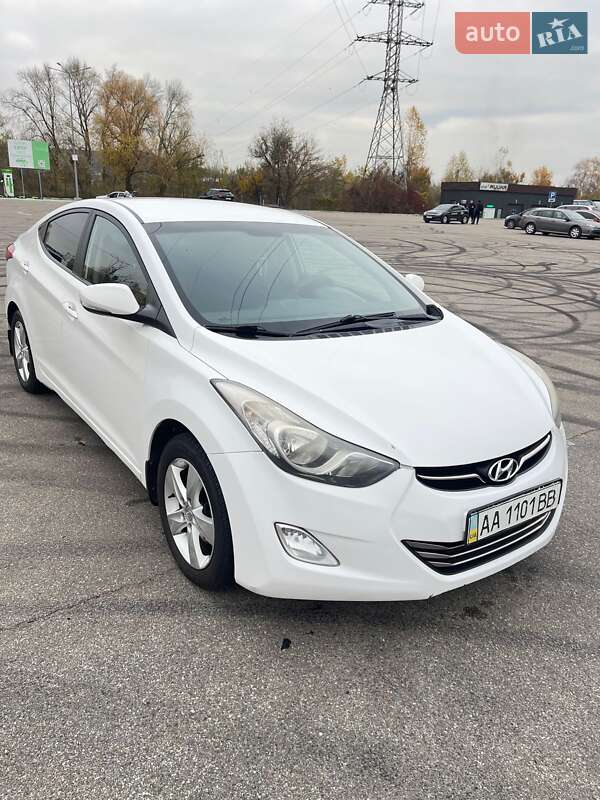 Седан Hyundai Elantra 2013 в Києві