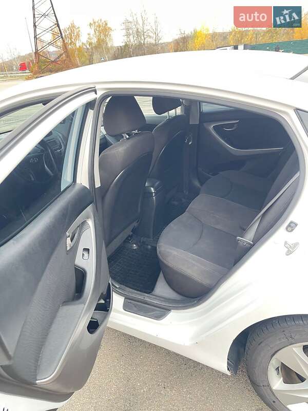 Седан Hyundai Elantra 2013 в Києві