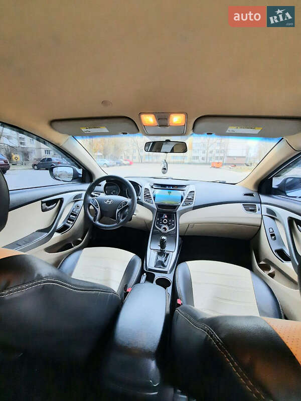 Седан Hyundai Elantra 2014 в Каменском