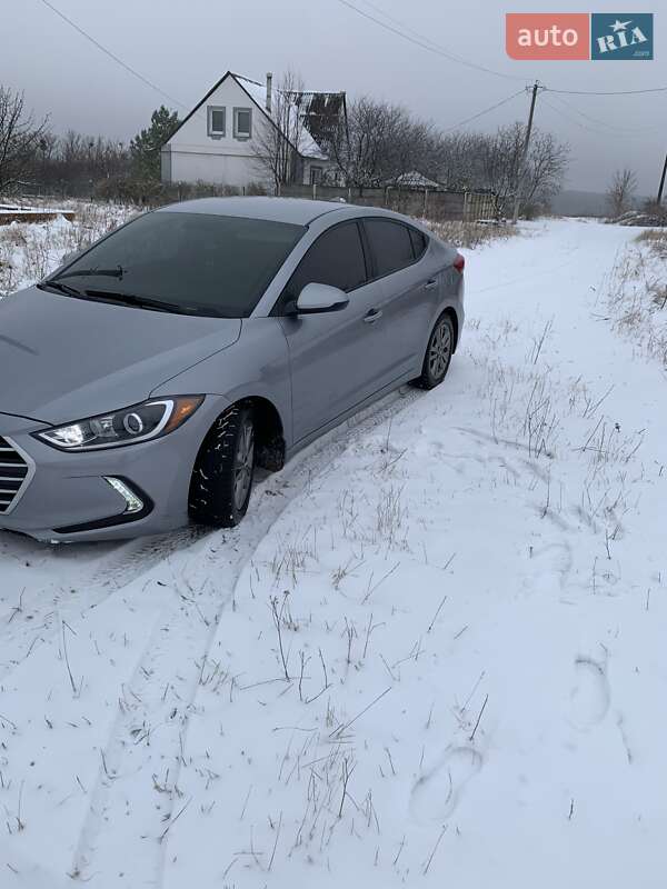 Седан Hyundai Elantra 2016 в Люботине