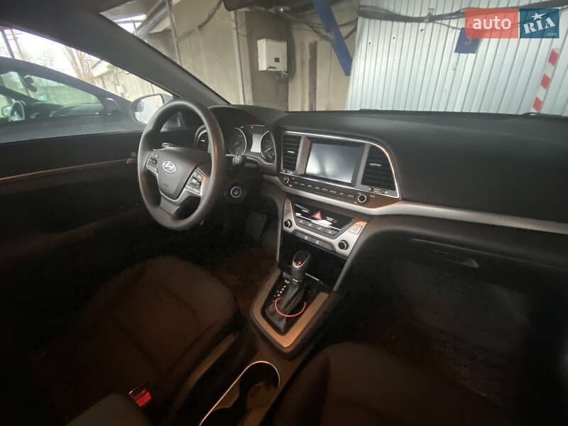 Седан Hyundai Elantra 2018 в Кривом Роге