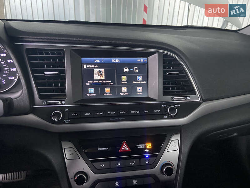 Седан Hyundai Elantra 2018 в Кривом Роге