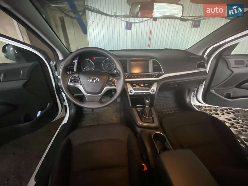 Седан Hyundai Elantra 2018 в Кривом Роге