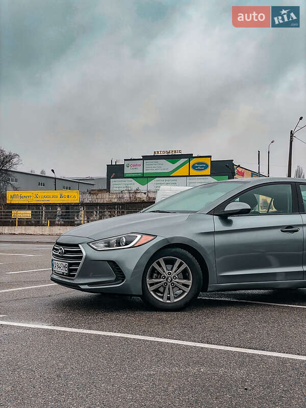 Седан Hyundai Elantra 2016 в Киеве