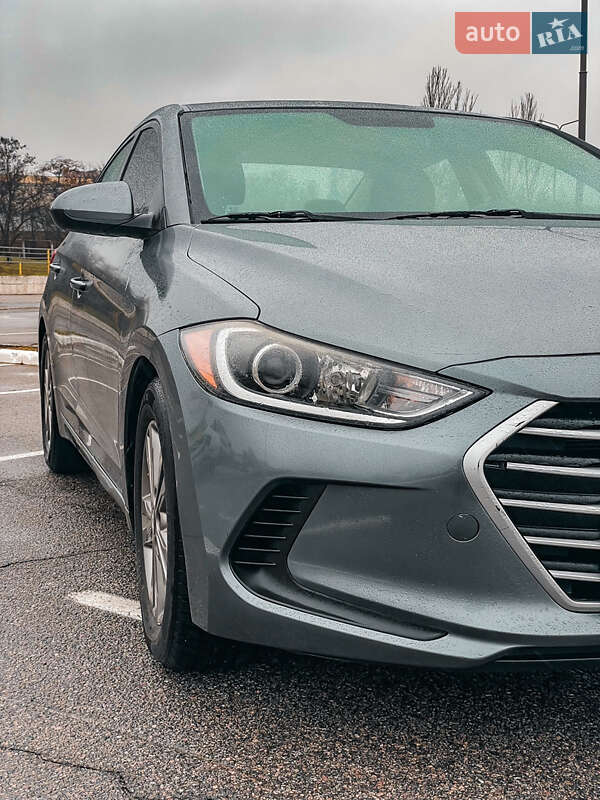 Седан Hyundai Elantra 2016 в Киеве