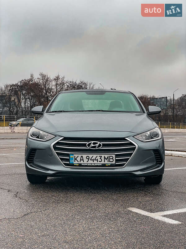 Седан Hyundai Elantra 2016 в Киеве