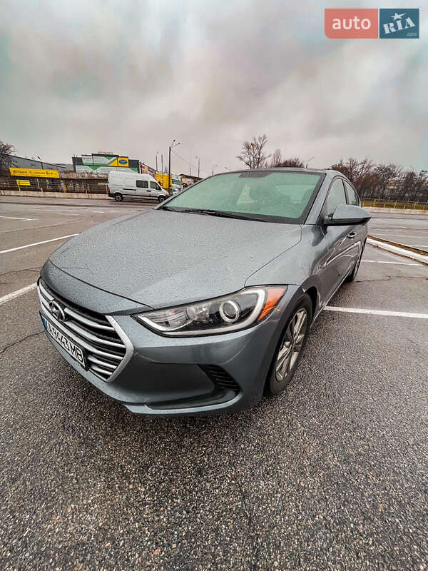 Седан Hyundai Elantra 2016 в Киеве