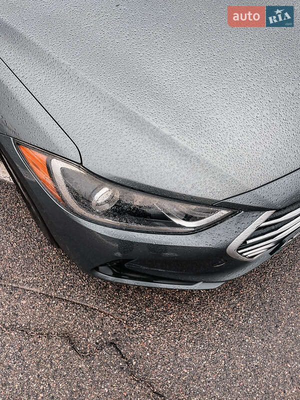 Седан Hyundai Elantra 2016 в Киеве