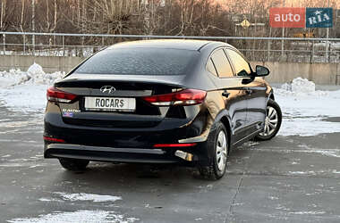 Седан Hyundai Elantra 2018 в Киеве