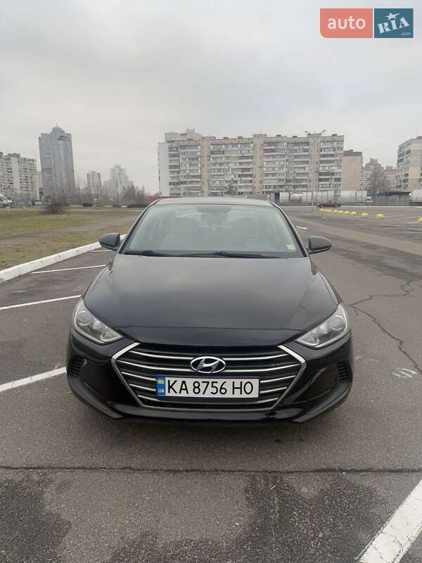 Седан Hyundai Elantra 2017 в Киеве