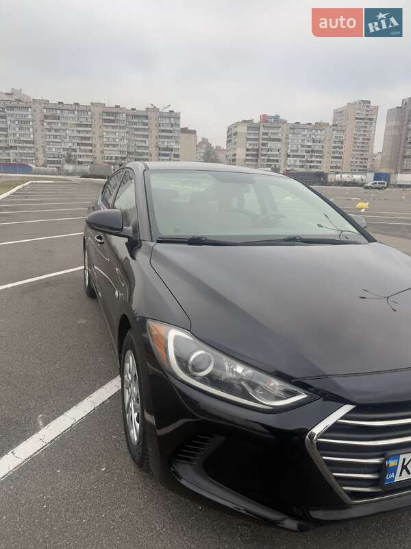 Седан Hyundai Elantra 2017 в Киеве