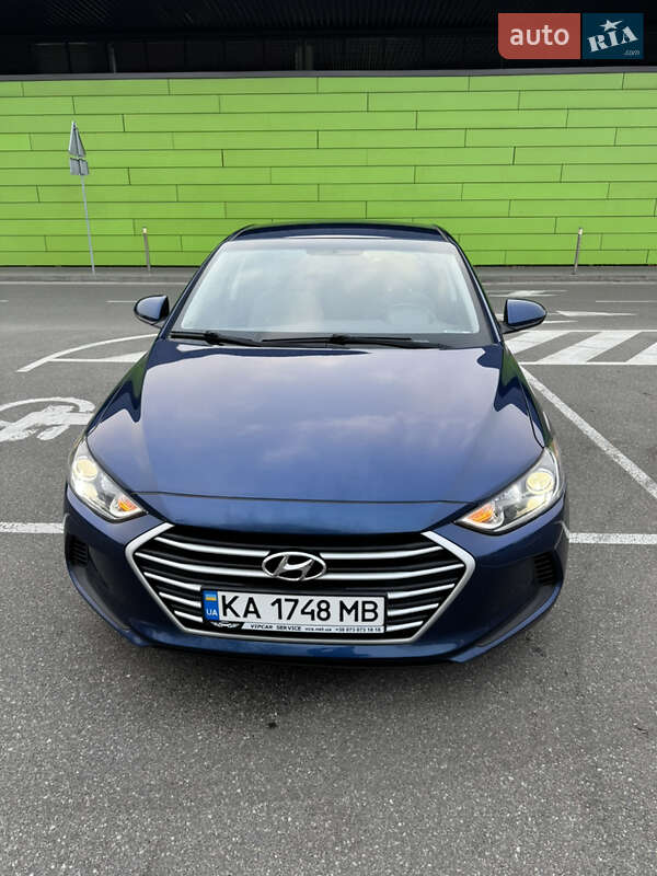 Седан Hyundai Elantra 2018 в Киеве