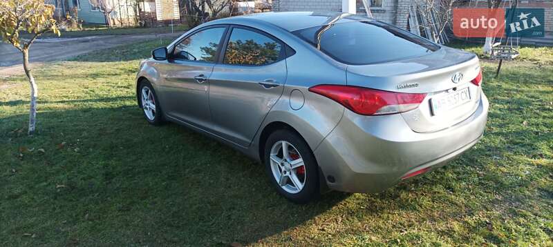 Седан Hyundai Elantra 2011 в Ямполі