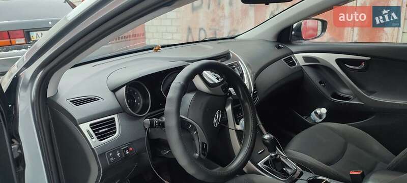 Седан Hyundai Elantra 2012 в Києві