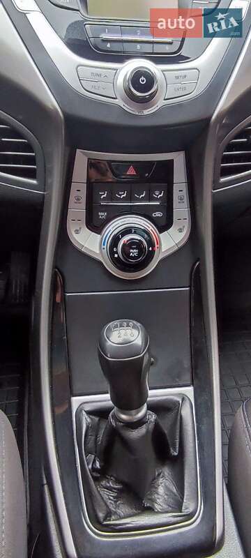 Седан Hyundai Elantra 2012 в Києві