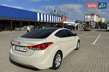 Седан Hyundai Elantra 2012 в Староконстантинове