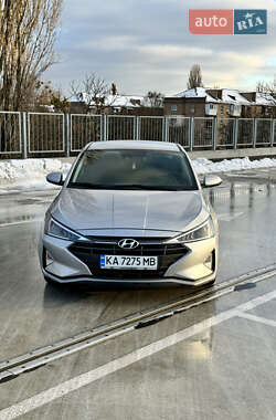 Седан Hyundai Elantra 2019 в Киеве