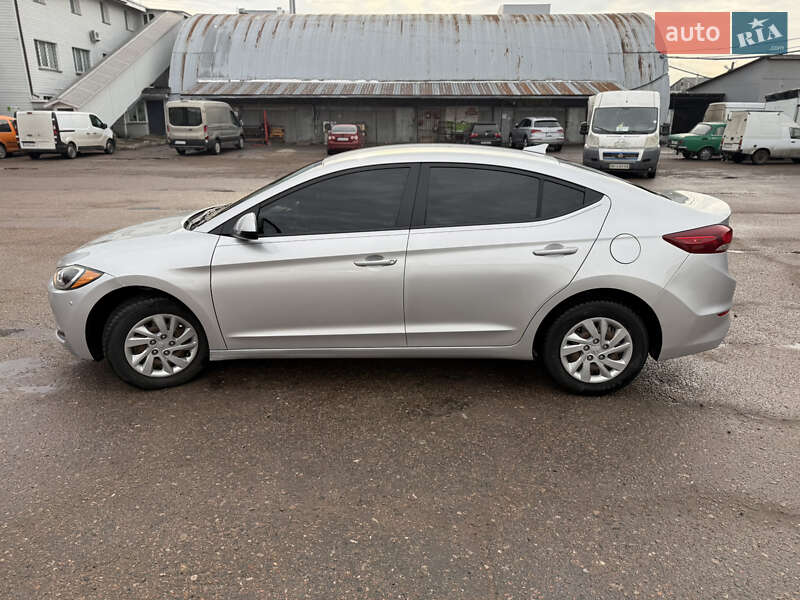Седан Hyundai Elantra 2016 в Чернігові