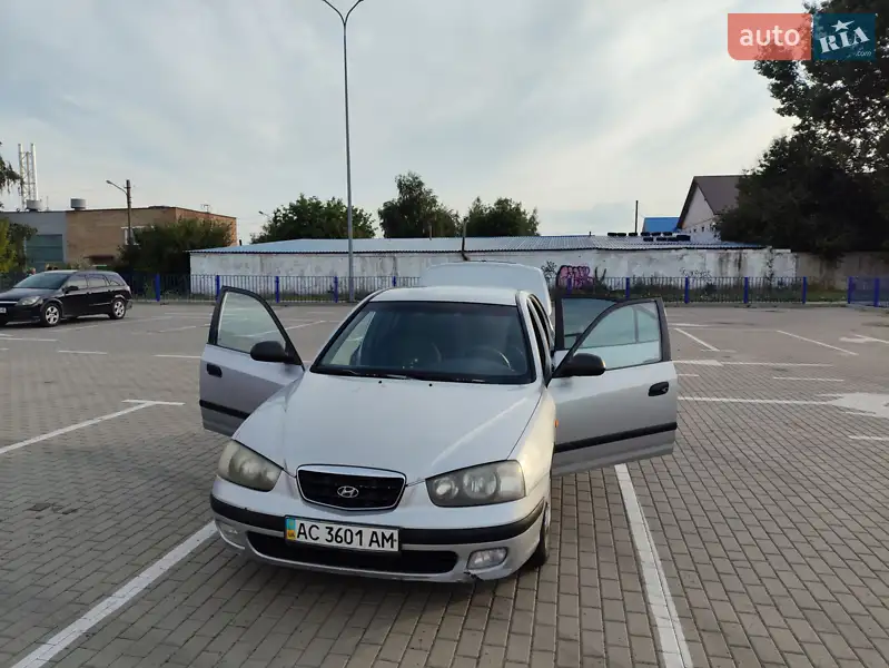 Hyundai Elantra 2002